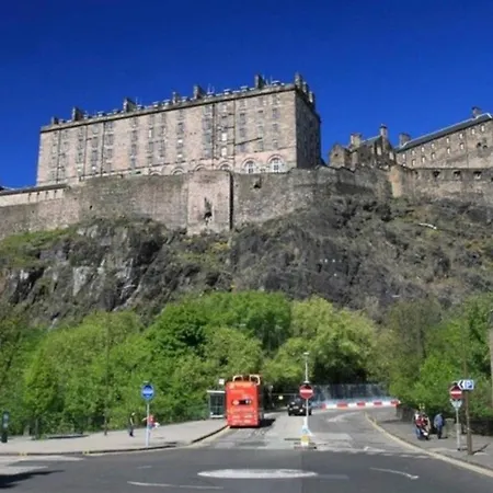 Centre Victoria Near To Castle