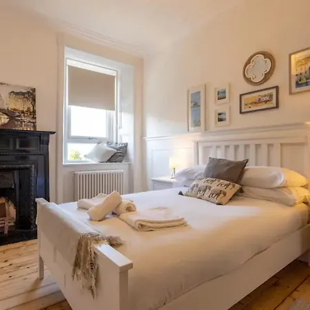 Brand New 1 Bedroom Right Beside Arthur's Seat