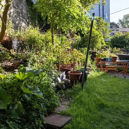 Brand New 1 Bedroom Right Beside Arthur's Seat *