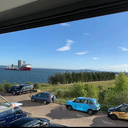 Beautiful Modern Sea-side In The Edinburgh