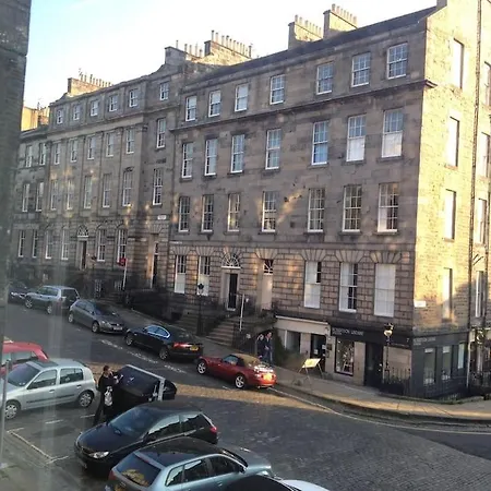 Beautiful Georgian New Town Flat *