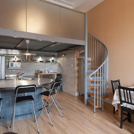 Royal Mile Mansions By Edinburgh