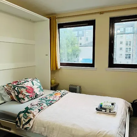 Lovely 1bed Serviced In Heart Of *