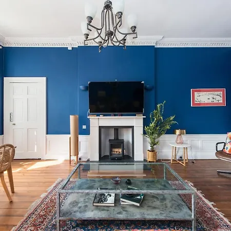 Stunning 2 Bedroom Flat In Trinity Edynburg