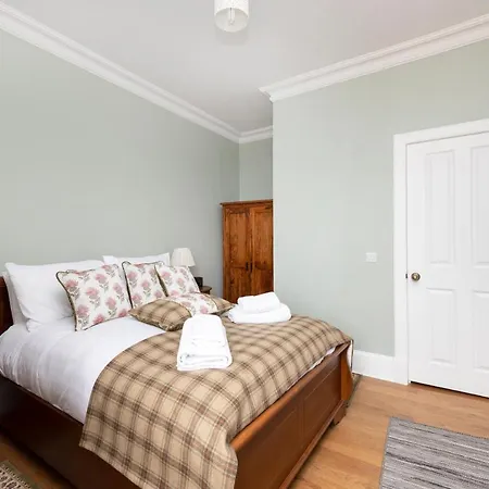 Joivy Cozy Near Castle Апартаменты Эдинбург