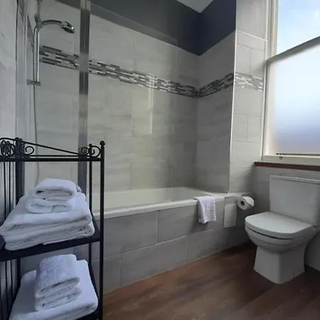 Daire A Two Bedroom - Victorian At 8 Priestfield Road