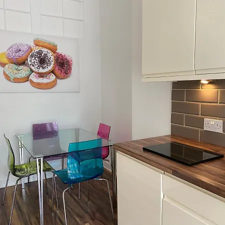 Lovely Main Door 2 Bed * Edinburgh