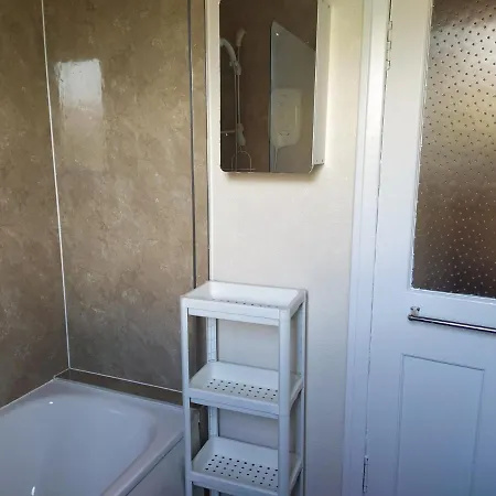 Apartamento Self Catering 2 Bedroom Flat, Frequent Buses, 1-minute Walk To Bus Stop, 20 Minutes To Center Edimburgo