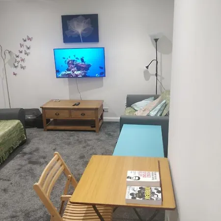 Lovely 2-bedroom Flat In Centre *