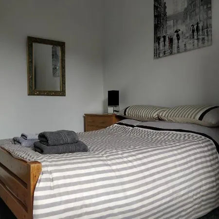 Lovely 2-bedroom Flat In Centre *