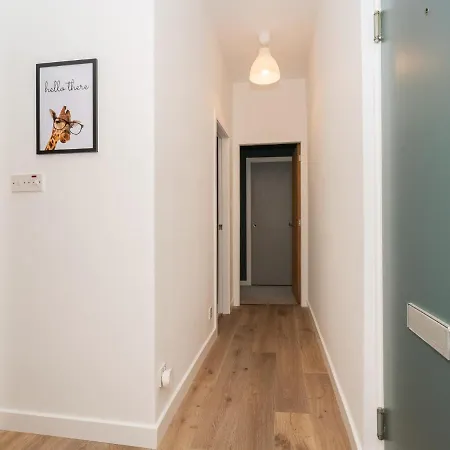 2bd Loft Style - - Free Parking - Pass The Keys