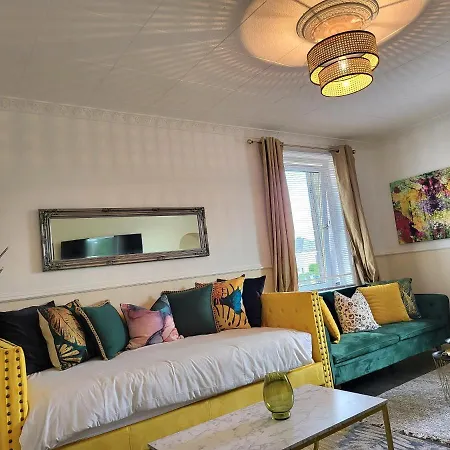 4 Bedrooms By Sensational Short Lets & Serviced