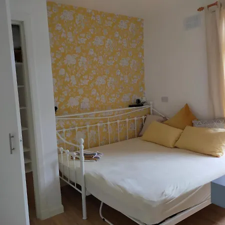 Lovely 2 Bedroom With A Garden Close To The Centre 公寓
