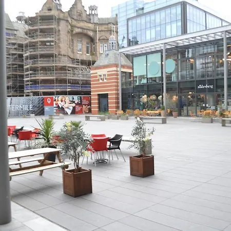 Meadows Apartments- In Quartermile شقة *