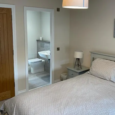 Luxurious 3 Bedroom With 2 Parking Spaces Edinburgh