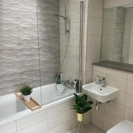 Luxurious 3 Bedroom With 2 Parking Spaces *