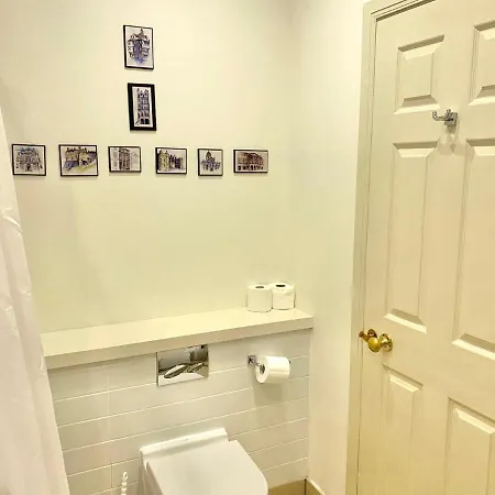 Royal Mile Mansions By * Edinburgh