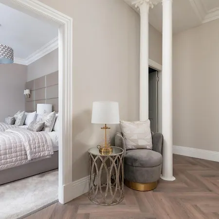 Апартаменты Luxury Georgian Retreat By Sovo *