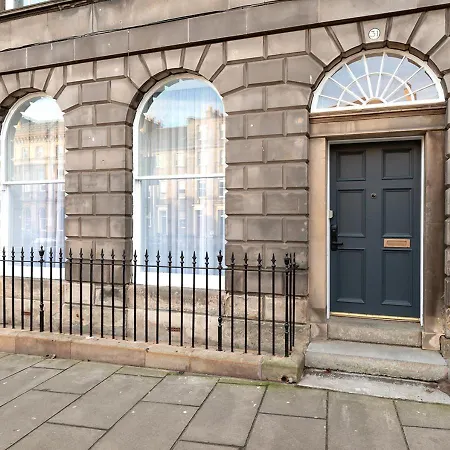 Апартаменты Luxury Georgian Retreat By Sovo *