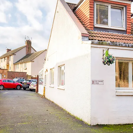 Arden Guest House, Craigmillar Castle
