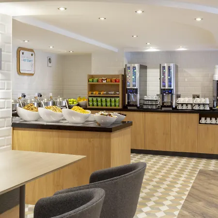 Express Centre By Ihg Hotel 3*