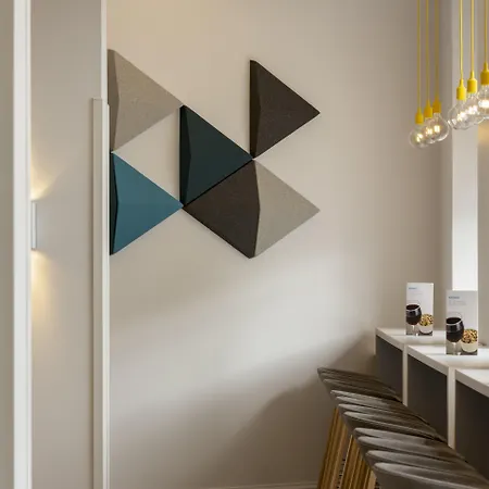 Express Centre By Ihg Hotel 3*