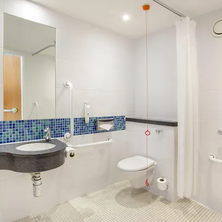Express Centre By Ihg Hotel 3*