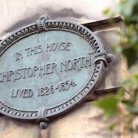 Nira Caledonia Hotel 4*