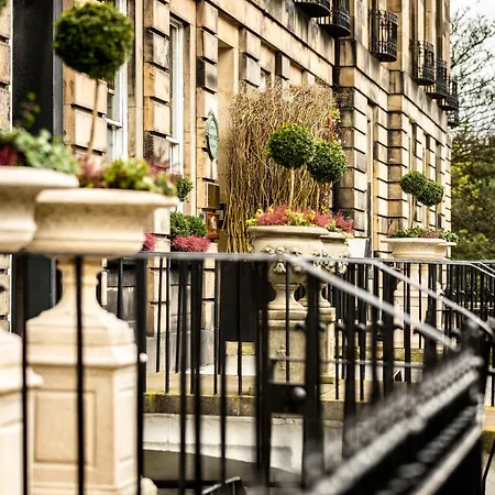 Nira Caledonia Hotel