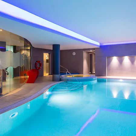 Novotel Centre Hotel 4*