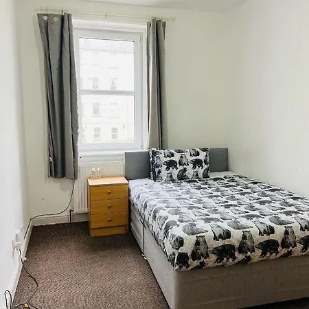 Simple 2bed Flat In Edinburgh. 爱丁堡