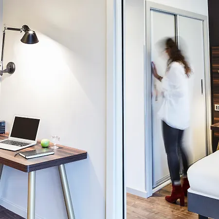 아다지오 에딘버러 로열 마일 4*