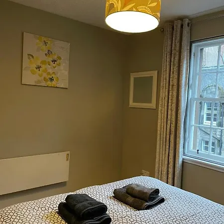 One Bedroom Websters Land Flat - Grassmarket *