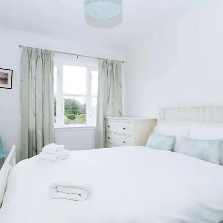 Homely 2 Bedroom Close To Haymarket Station شقة إدنبرة