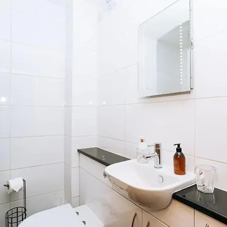 Apartment Homely 2 Bedroom Close To Haymarket Station Edinburgh
