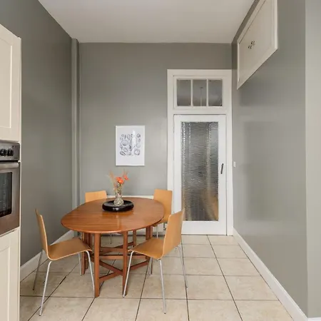 2 Bed Old Town - Next To Castle * Edinburg