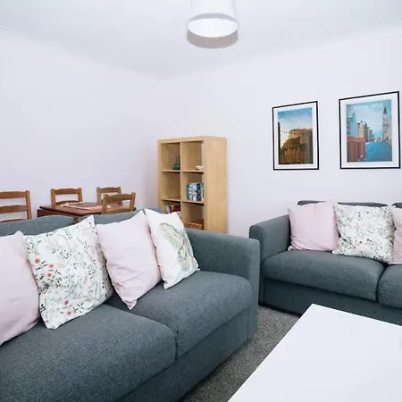 Homely 2 Bedroom Close To Haymarket Station * Edinburgh