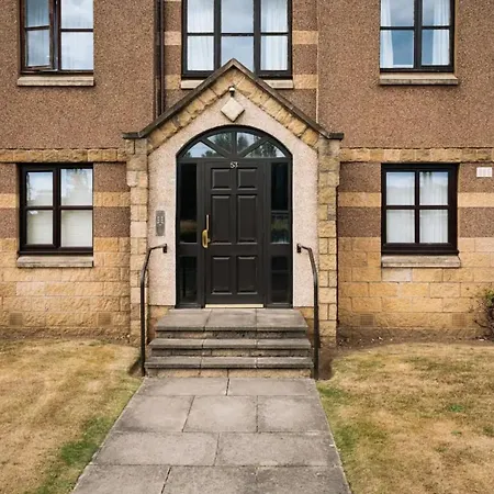 Homely 2 Bedroom Close To Haymarket Station Apartment