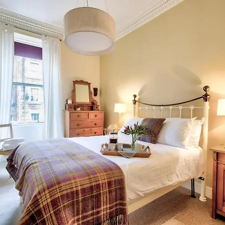 Joivy Lovely Flat On The Royal Mile * Edinburgh