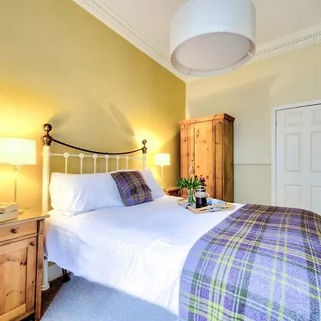 Joivy Lovely Flat On The Royal Mile אדינבורו