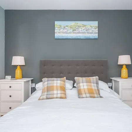 Modern Renovated 2bed Flat With Free Parking דירה