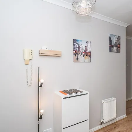 Modern Renovated 2bed Flat With Free Parking דירה אדינבורו