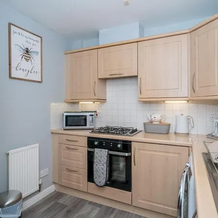 Modern Renovated 2bed Flat With Free Parking דירה