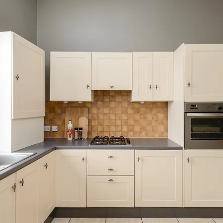 2 Bed Old Town - Next To Castle * Edinburg