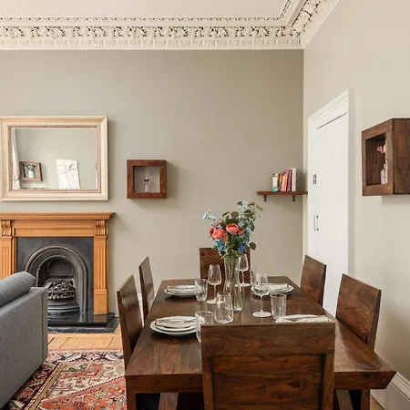 2 Bed Old Town - Next To Castle 公寓 *