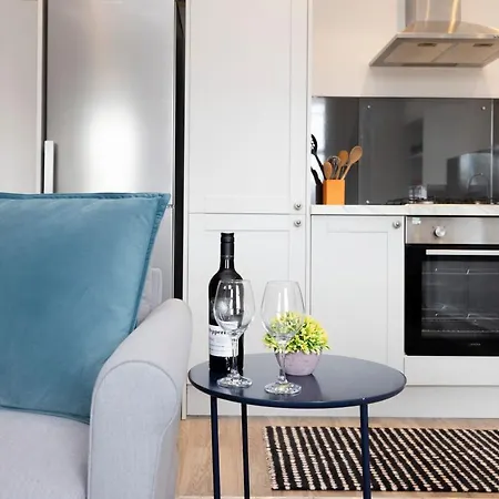 Altido Stylish 4-bed Flat In Old Town Apartment