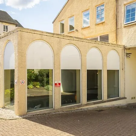 Central, Bright 2 Bed Flat - Pool & Sauna * 爱丁堡