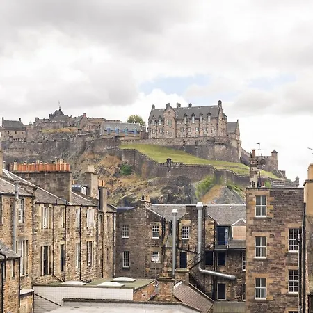 Amazing Castle View Apartment Edinburgh