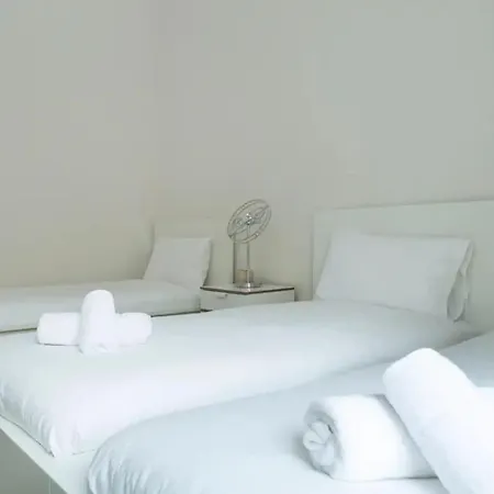 Bright 2 Bedroom Flat Next To Meadows Park Apartment