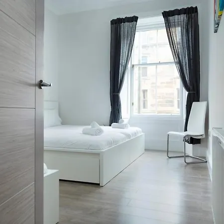 Apartment Bright 2 Bedroom Flat Next To Meadows Park
